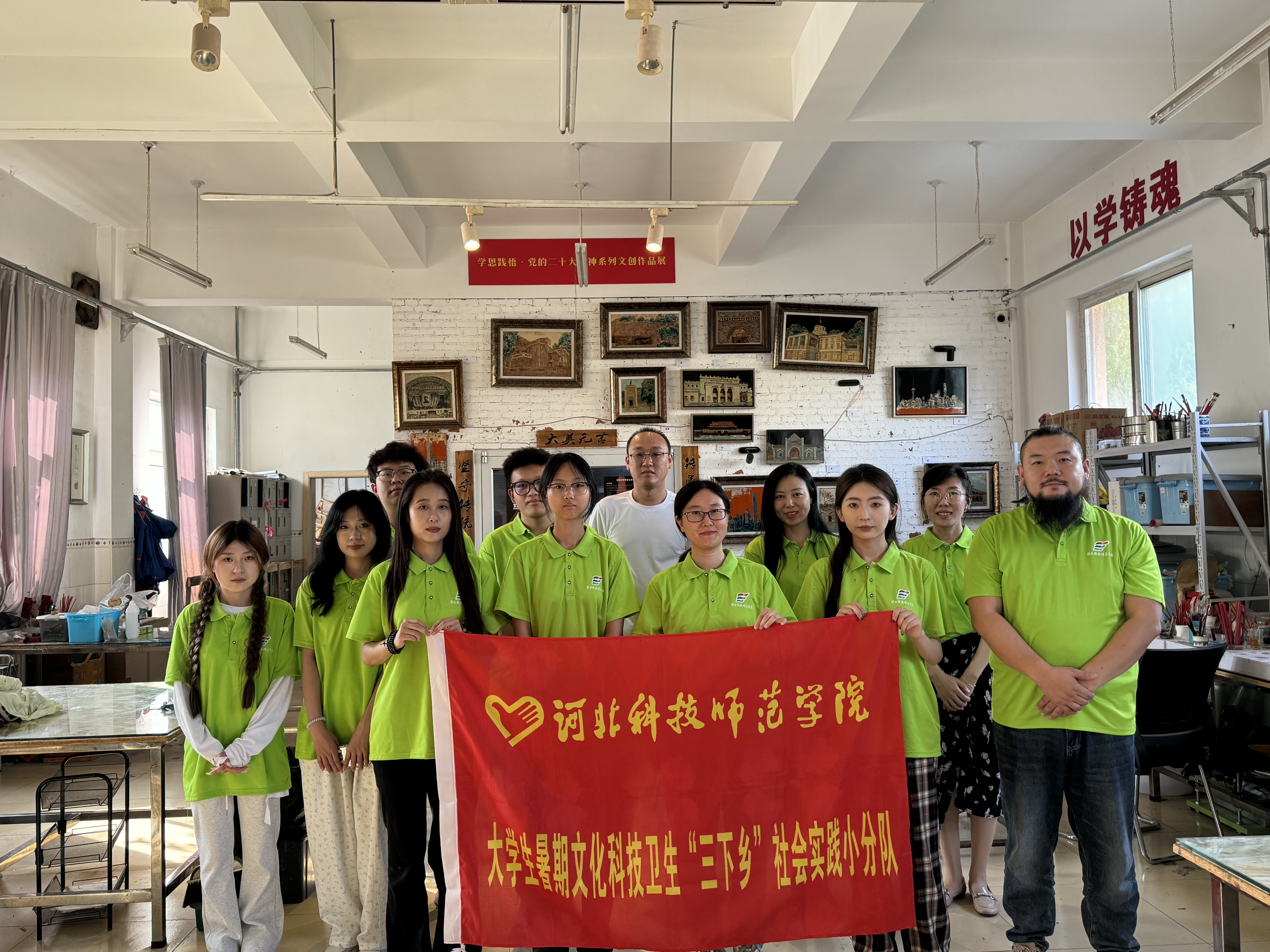 2.实践团拜访漆艺非遗传承人韩洪波老师.jpg