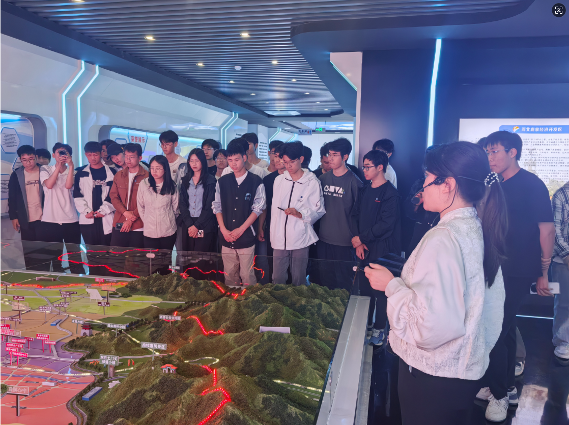 参观石家庄市鹿泉区创新产业展厅.png 参观石家庄市鹿泉区创新产业展厅.png