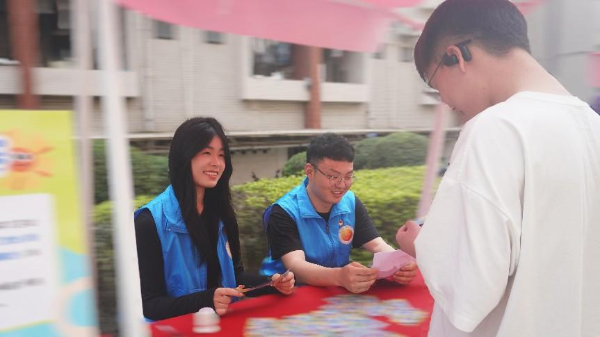 “五史学习互动区”——学生参与问答环节.png