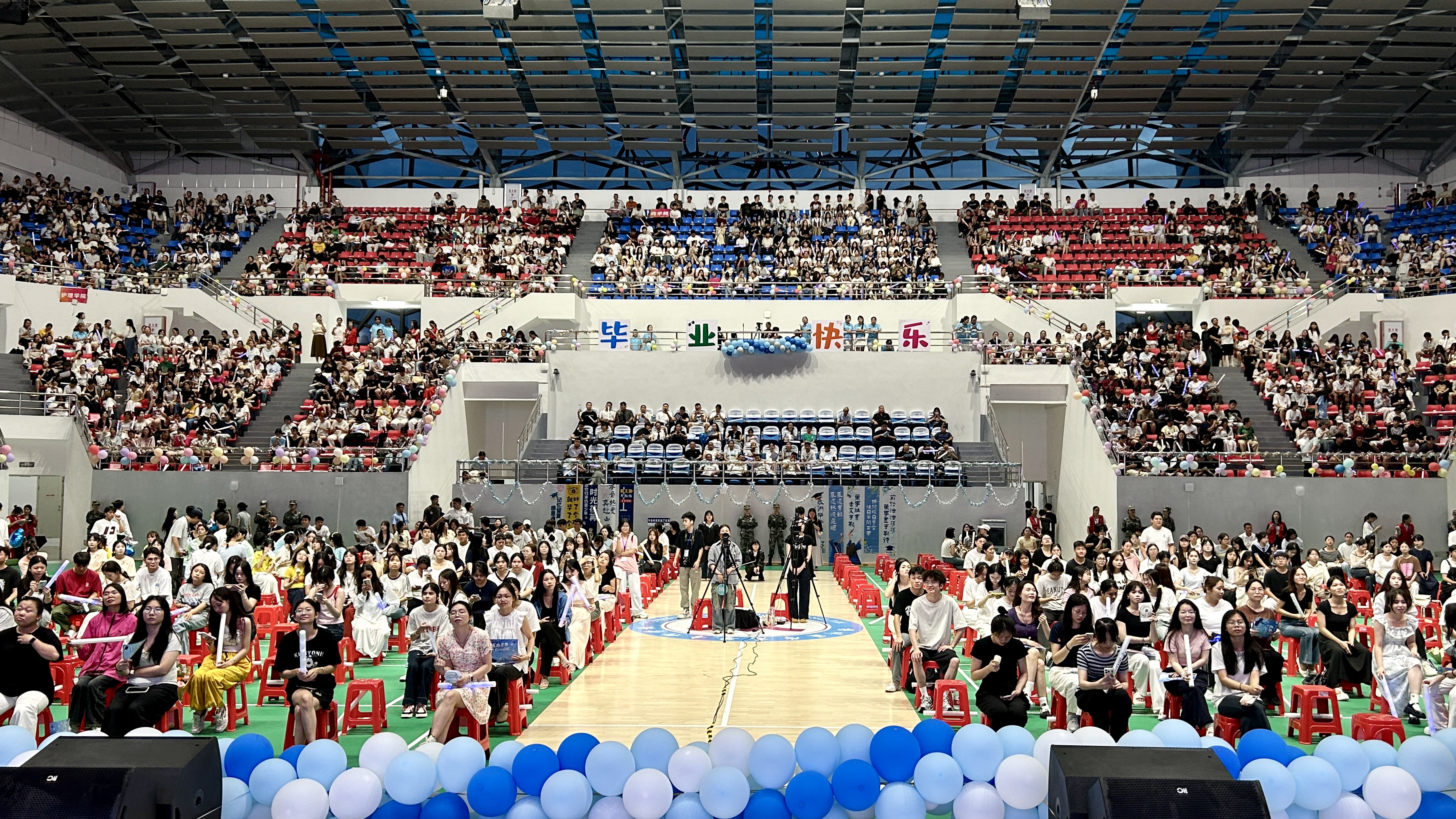 毕业文艺汇演现场