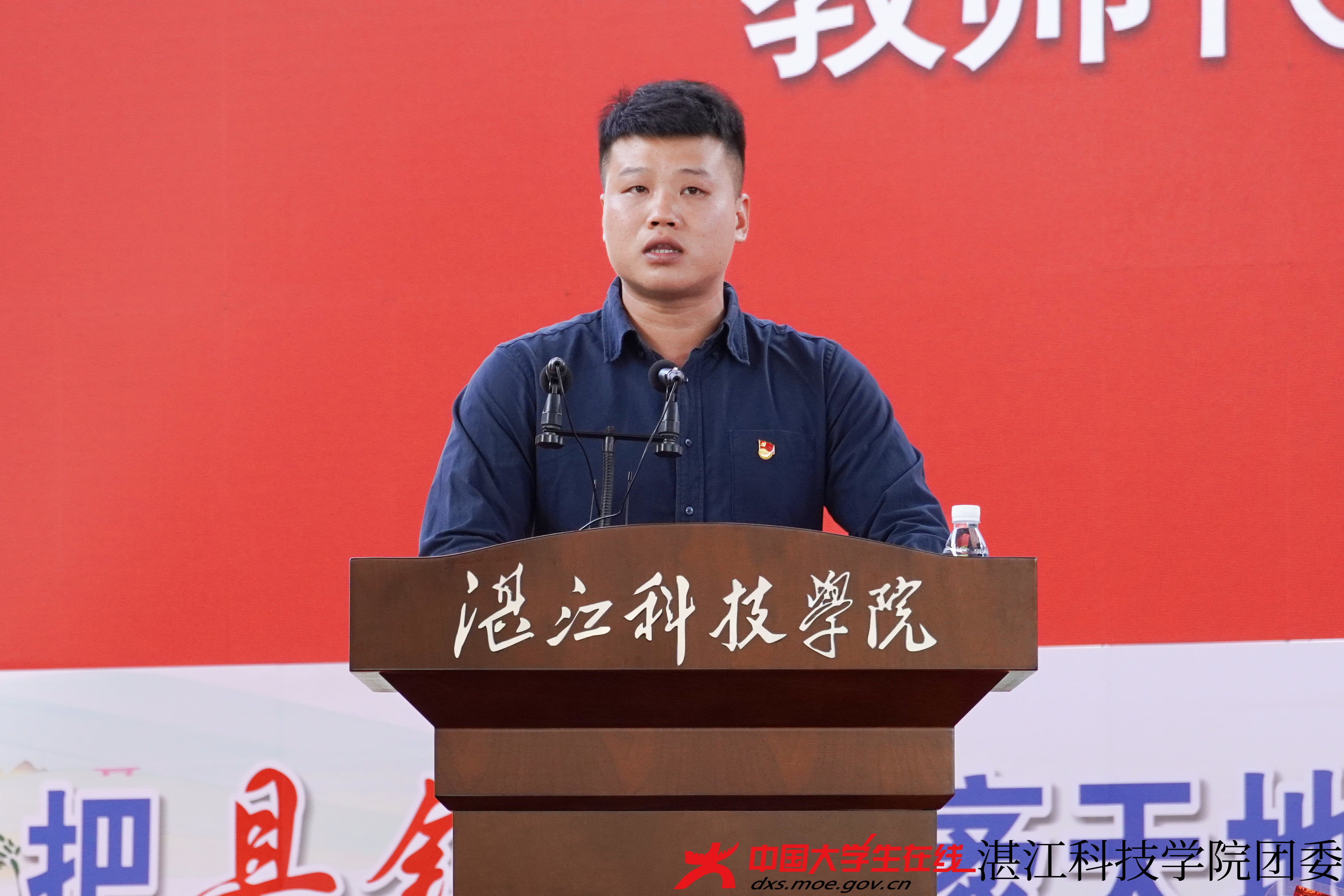 教师讲话,吴绮琪摄.jpg 教师讲话,吴绮琪摄.jpg