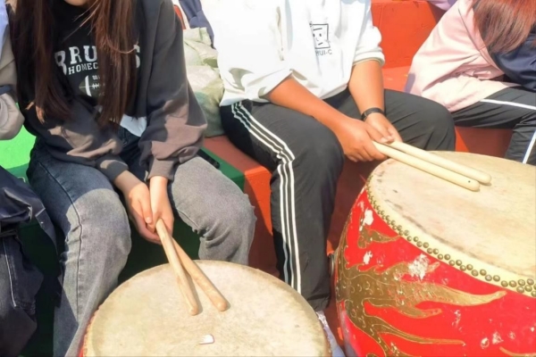 安徽师范大学第52届运动会击鼓队 安徽师范大学官网提供(1).jpg 安徽师范大学第52届运动会击鼓队 安徽师范大学官网提供(1).jpg