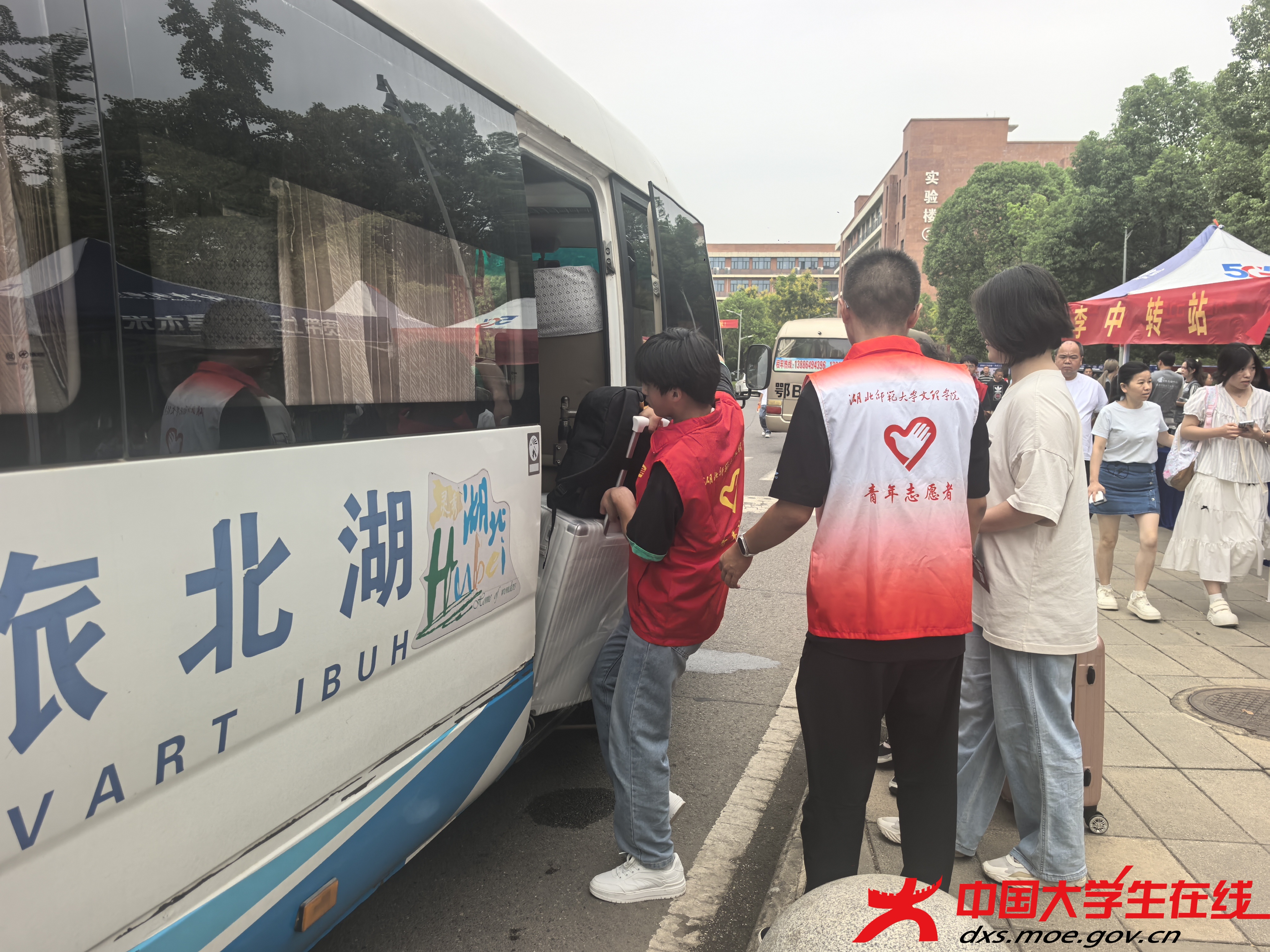 曾丁宜 摄