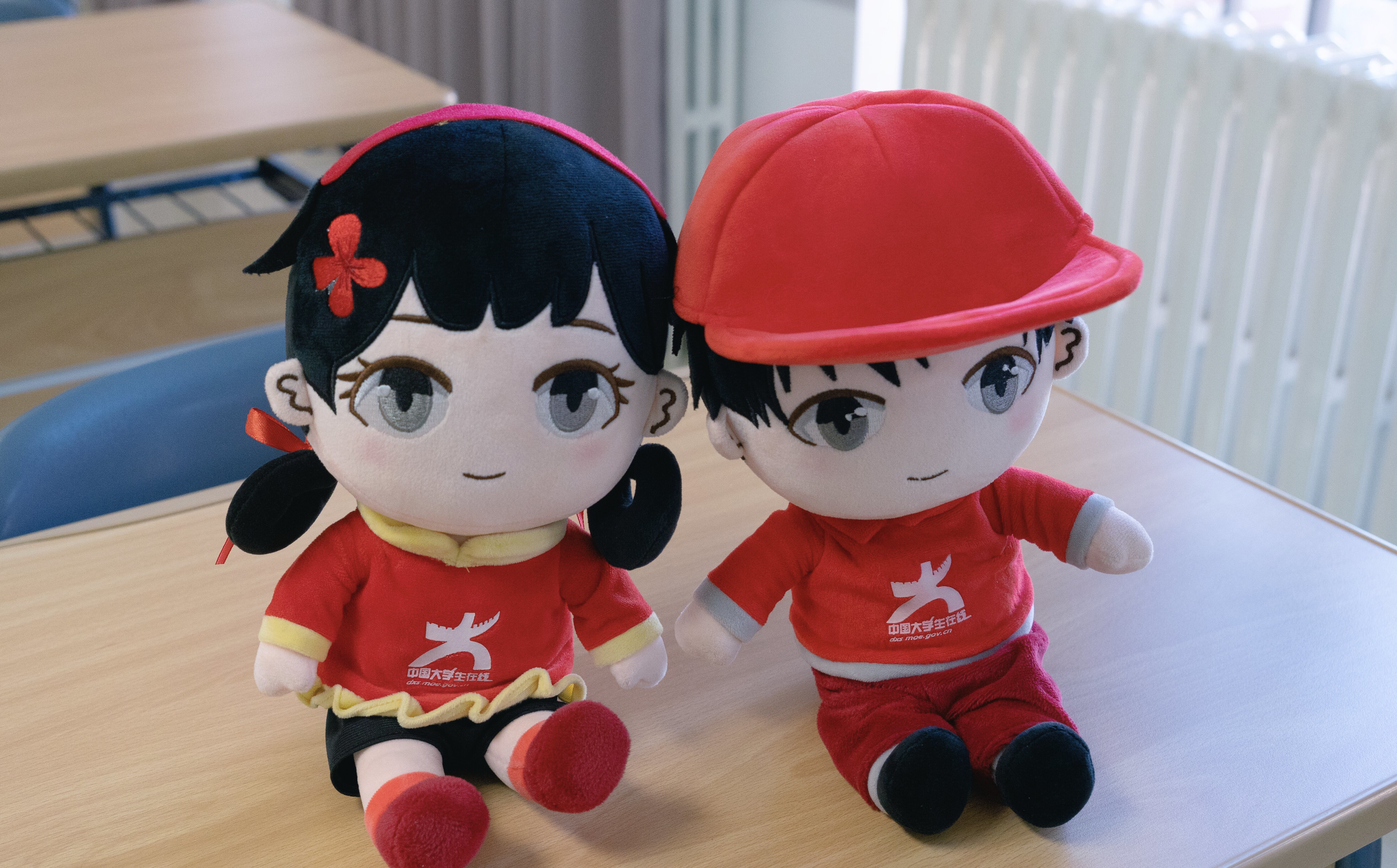 书声琅琅，小中兄妹在教室中陪伴大家共同学习