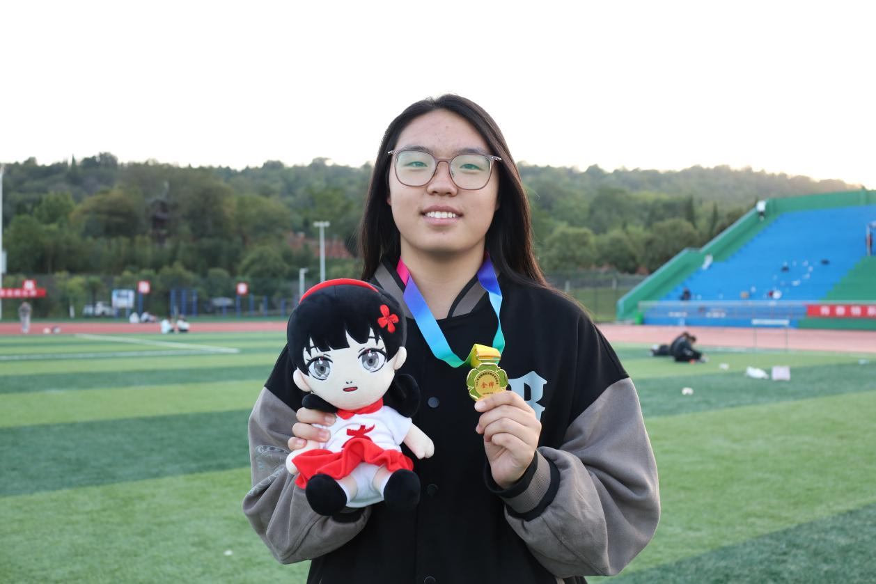 获奖选手与小中合影