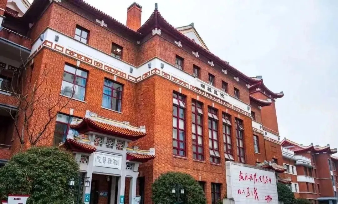 感谢国家和父母的养育，感谢在这四年遇到的所有，虽然和许多人以后可能天南海北、难再相见了，但是曾共处过的时光却是实实在在的令人怀念和铭记。祝大家以后都能顺风顺水，万事顺意。祝大家万事终圆满，山水有相逢。