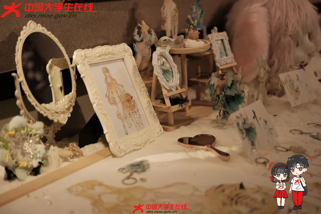 截至目前，作品展已累计接待校内外参观者1000余人次，成为展示新时代职业教育风采的重要窗口。（校园网络通讯站 摄）