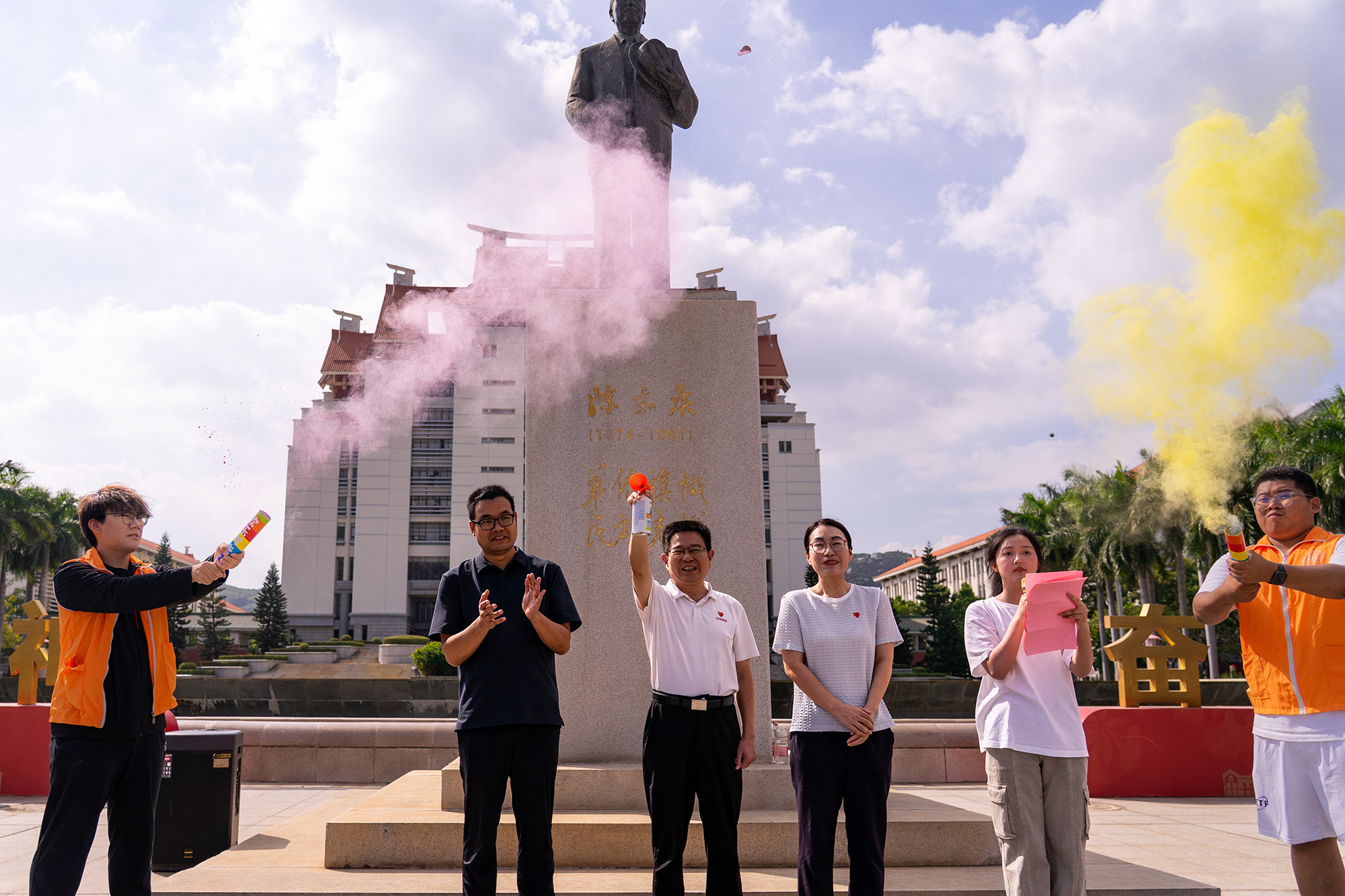 发起跑令。(摄影:邹晟涵).jpg 发起跑令。(摄影:邹晟涵).jpg