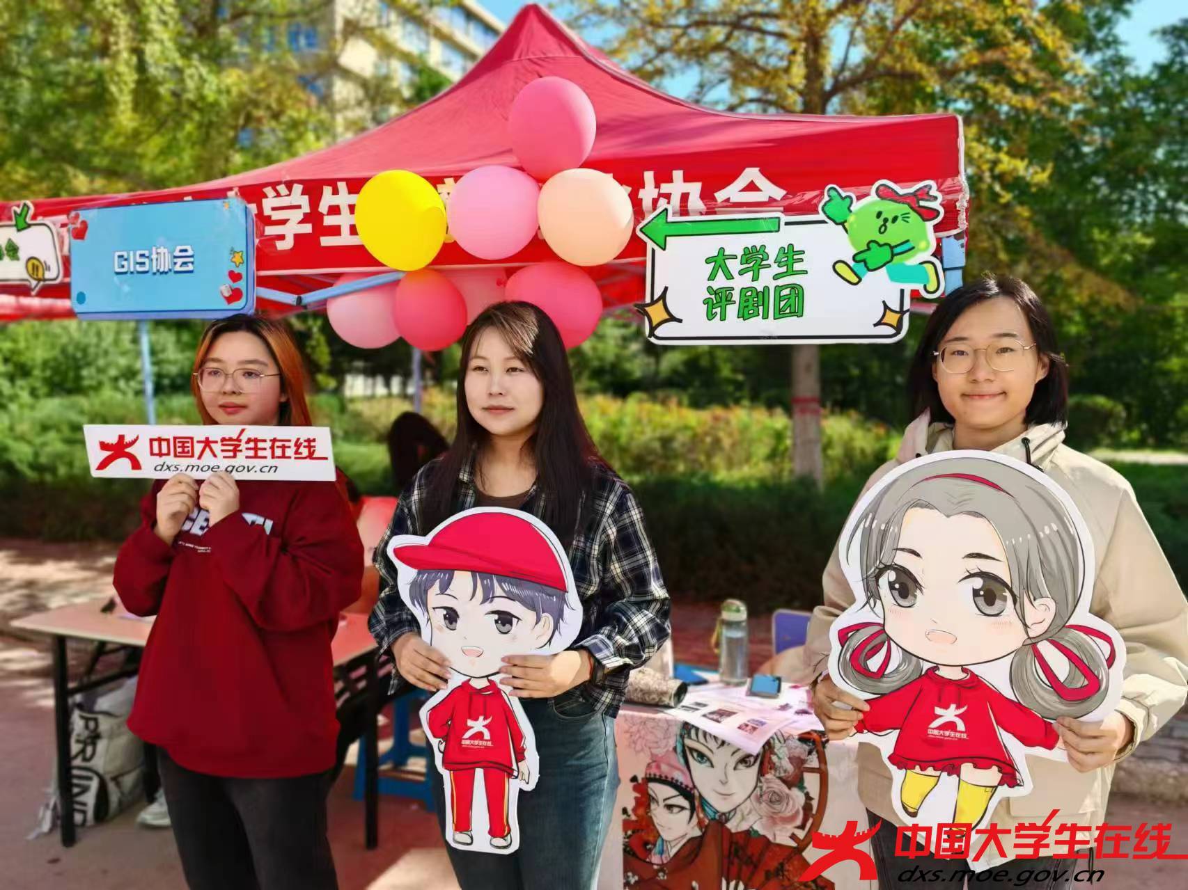 一颦一笑，一唱一和，感受戏曲风华万千——大学生评剧团（图片由唐山师范学院王若瑜提供）