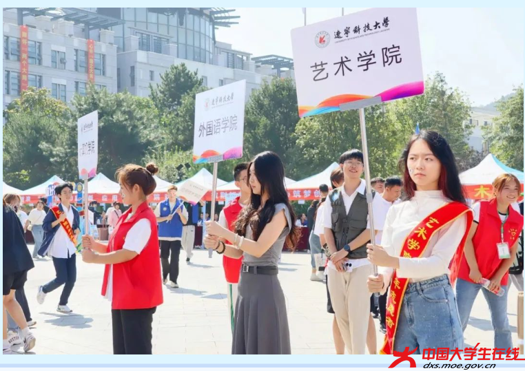 各学院在迎接新生.png 各学院在迎接新生.png