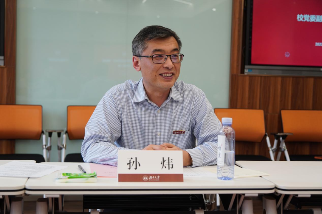 首页>|校园号>|湖南大学校园网络通讯站>孙炜副书记合影留念第四期