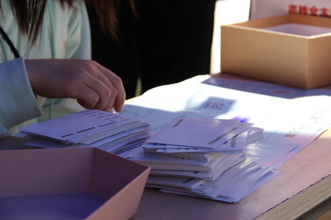 春日花香涌荫下书意浓和小萃一起感受沁人书香吧