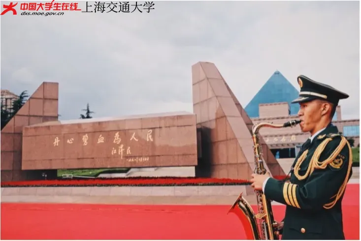 高添硕是上海军乐队成员.jpg 高添硕是上海军乐队成员.jpg