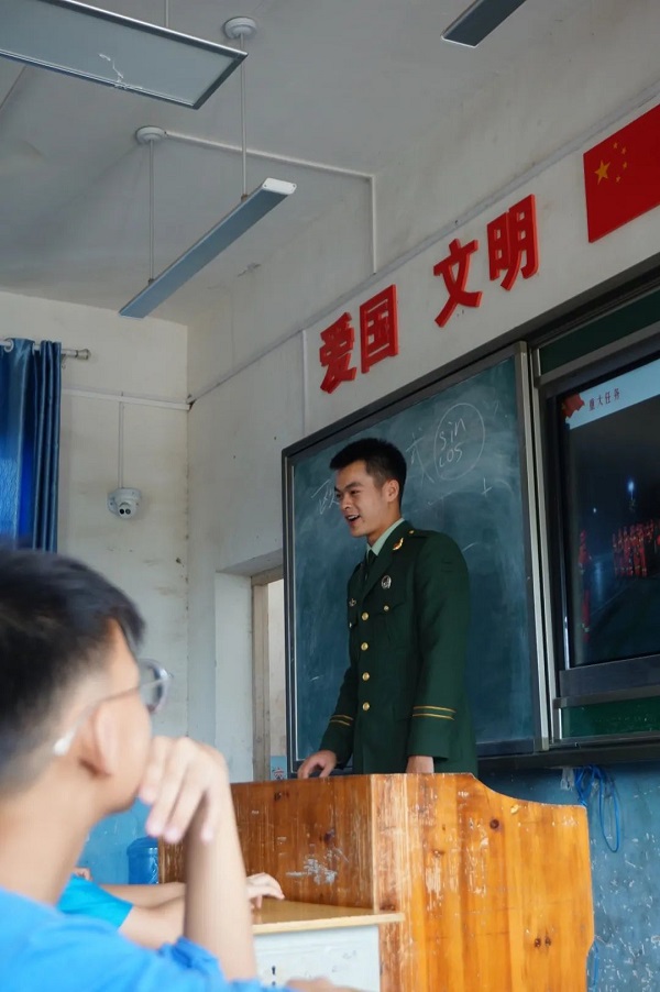 不忘初心,青春闪耀,中南大学“守望侗乡”公益支教团圆满结营!6.jpg 不忘初心,青春闪耀,中南大学“守望侗乡”公益支教团圆满结营!6.jpg